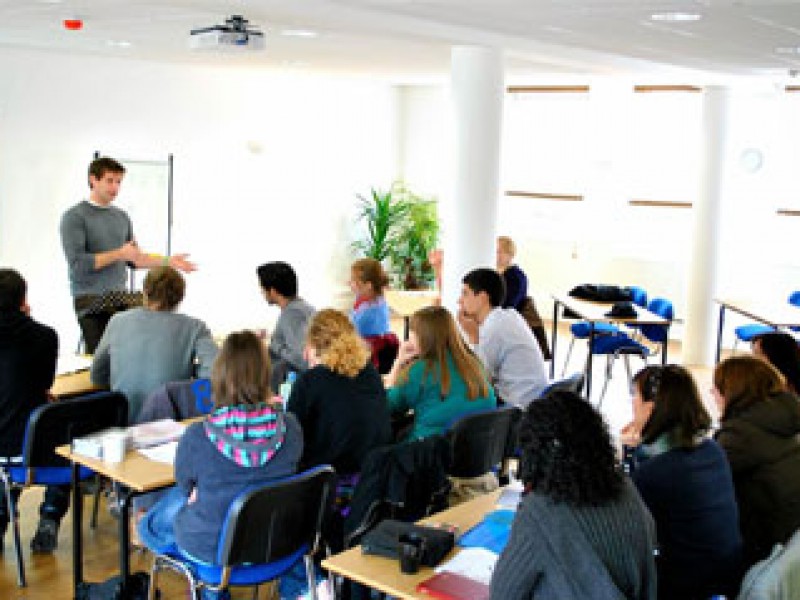 Tận t&acirc;m phục vụ